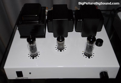 almarro-amp-in-ipod-white.jpg