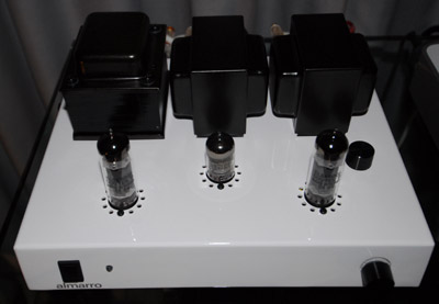 almarro-amp-in-ipod-white_001.jpg
