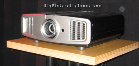 jvc-dla-hd1-projector.jpg