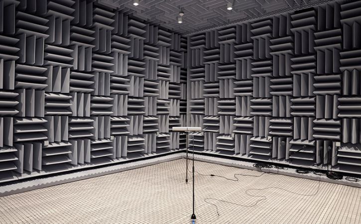 Sonos_Lab_05-playbase-anechoic-chamber.jpg